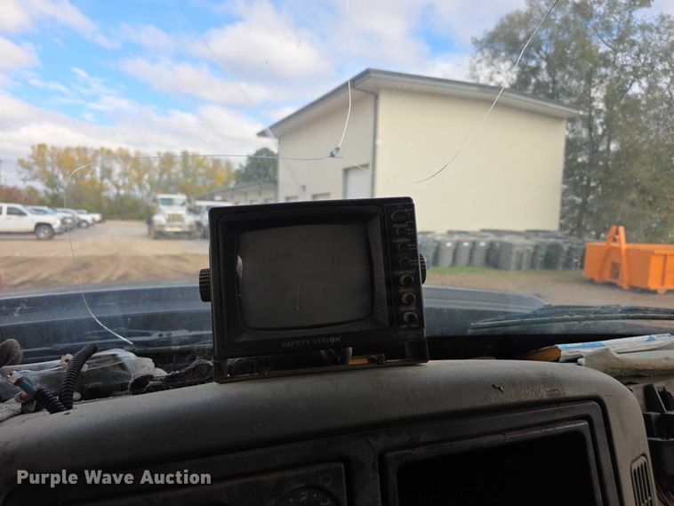 image for item FI0607 2008 International 7400 refuse truck