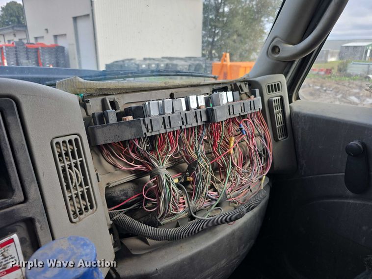 image for item FI0607 2008 International 7400 refuse truck