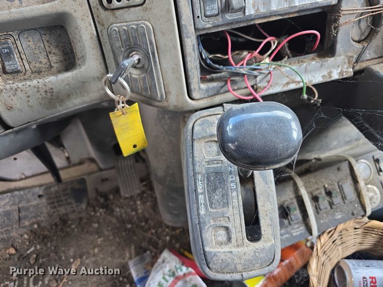 image for item FI0607 2008 International 7400 refuse truck