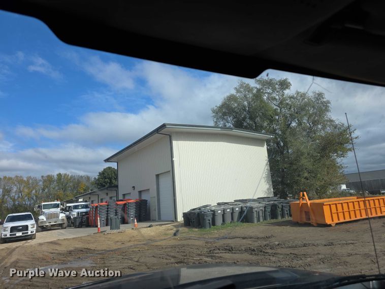 image for item FI0607 2008 International 7400 refuse truck