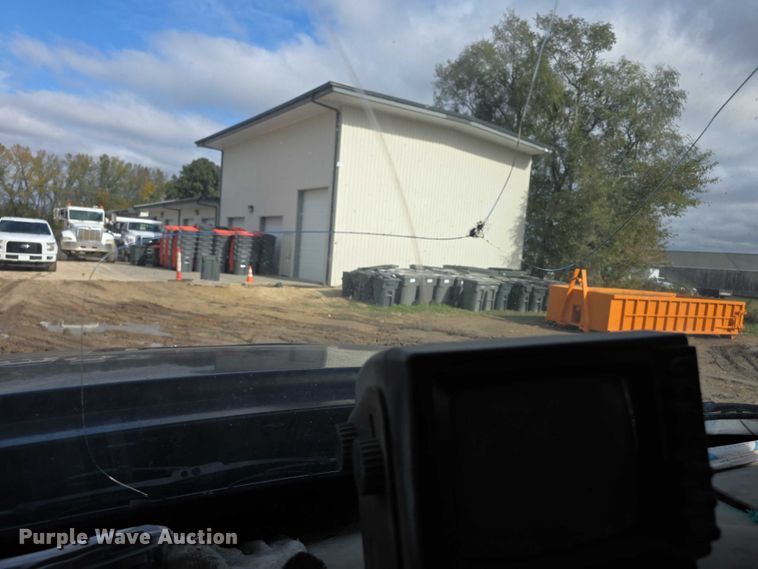 image for item FI0607 2008 International 7400 refuse truck