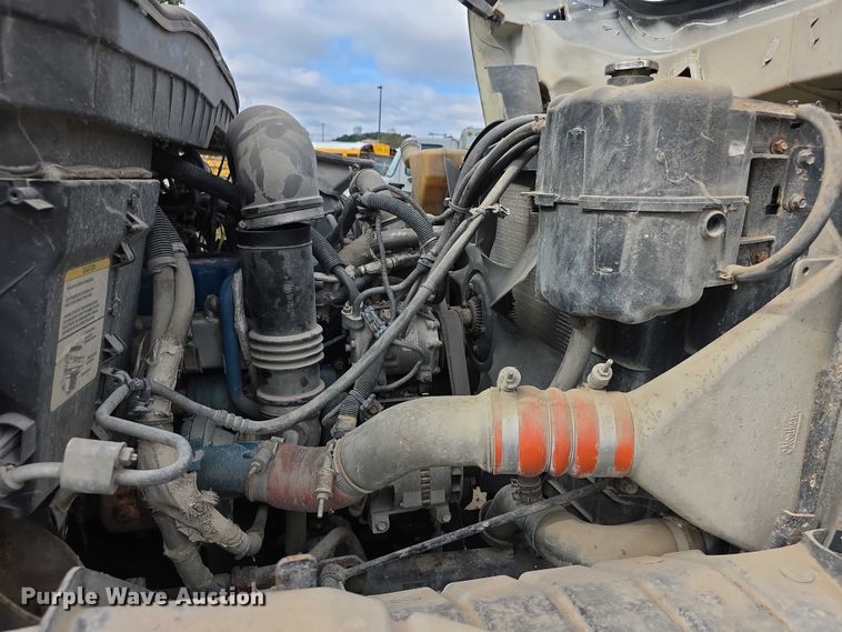 image for item FI0607 2008 International 7400 refuse truck