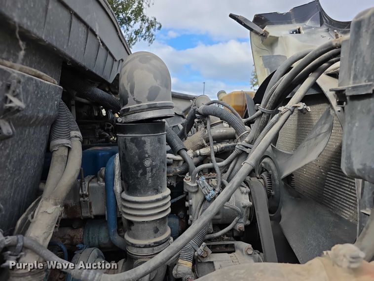 image for item FI0607 2008 International 7400 refuse truck