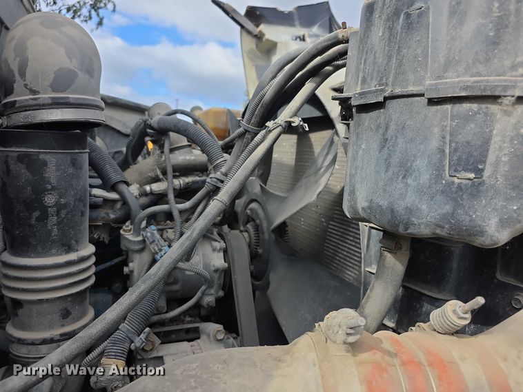 image for item FI0607 2008 International 7400 refuse truck