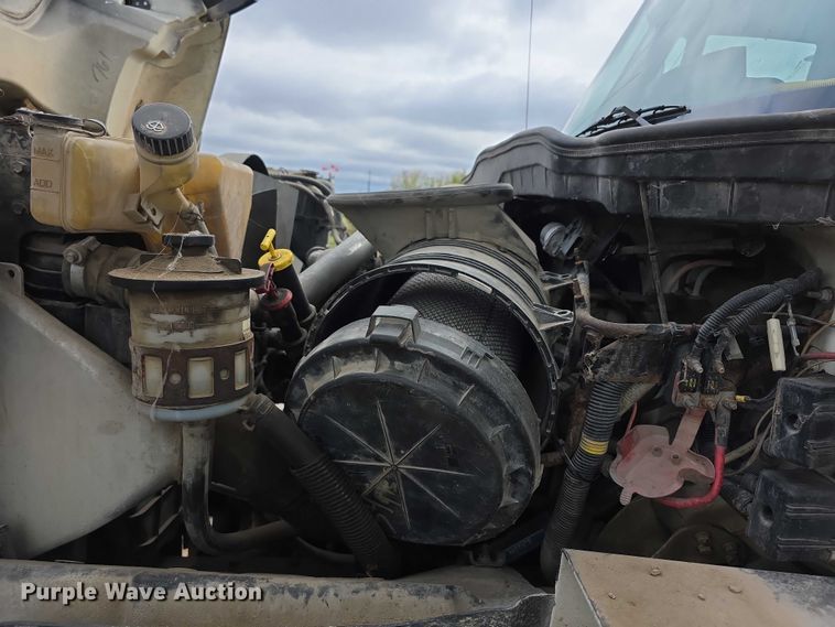 image for item FI0607 2008 International 7400 refuse truck