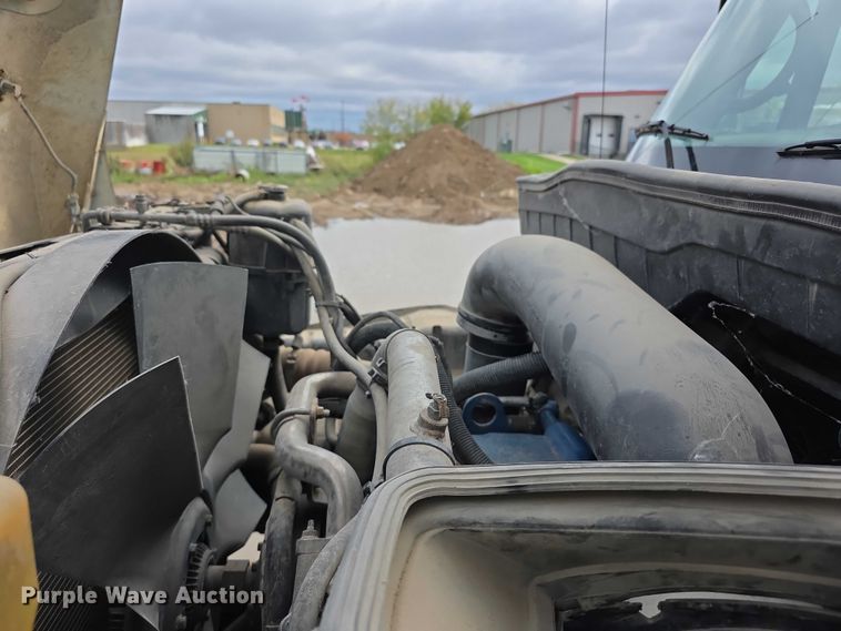 image for item FI0607 2008 International 7400 refuse truck