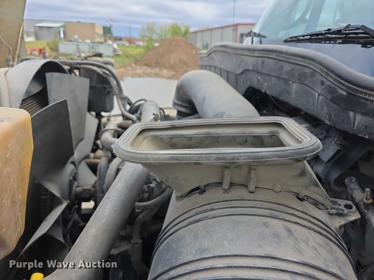 image for item FI0607 2008 International 7400 refuse truck