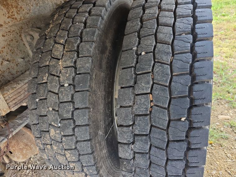 image for item FI0607 2008 International 7400 refuse truck