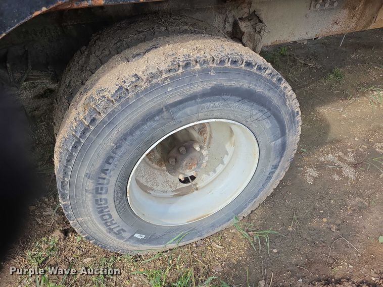 image for item FI0607 2008 International 7400 refuse truck