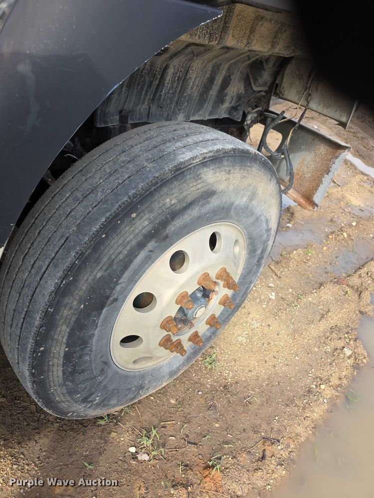 image for item FI0607 2008 International 7400 refuse truck