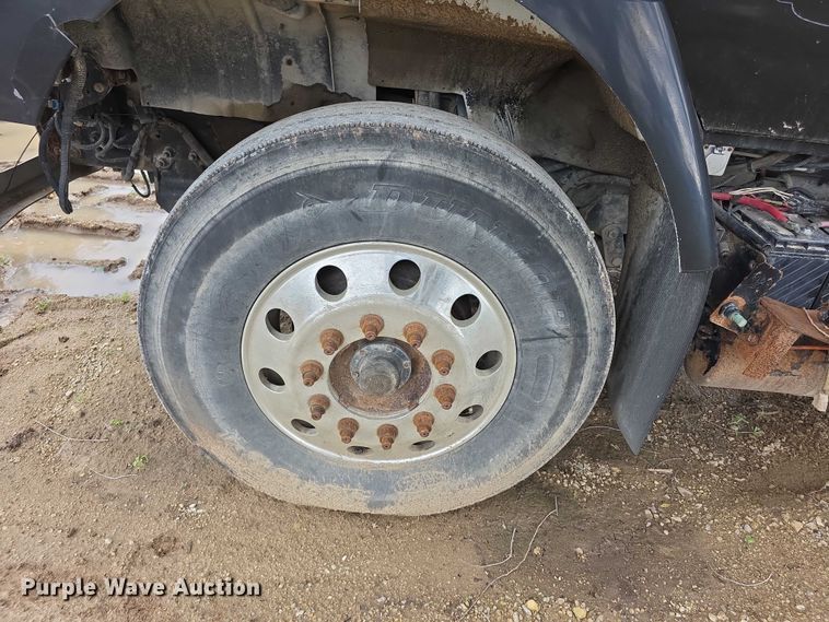 image for item FI0607 2008 International 7400 refuse truck