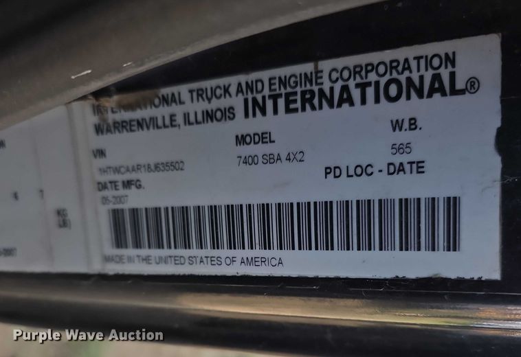 image for item FI0607 2008 International 7400 refuse truck