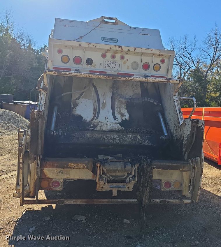 image for item FI0608 2015 Freightliner Business Class M2 refuse truck