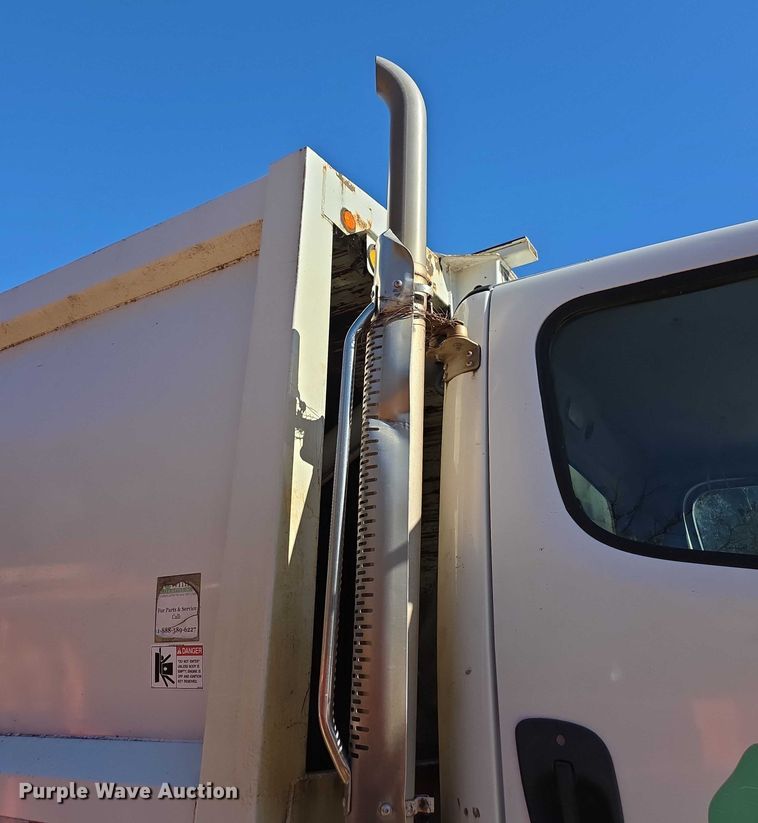 image for item FI0608 2015 Freightliner Business Class M2 refuse truck