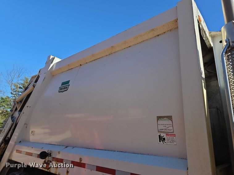 image for item FI0608 2015 Freightliner Business Class M2 refuse truck