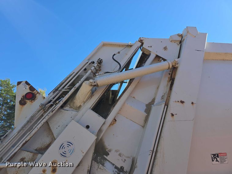 image for item FI0608 2015 Freightliner Business Class M2 refuse truck