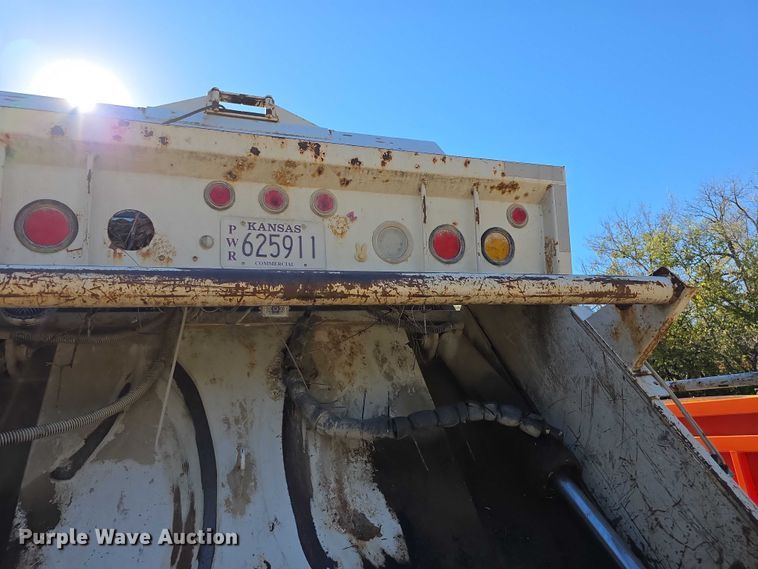 image for item FI0608 2015 Freightliner Business Class M2 refuse truck