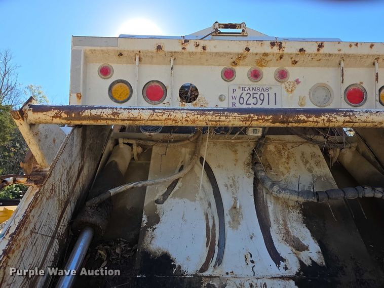 image for item FI0608 2015 Freightliner Business Class M2 refuse truck