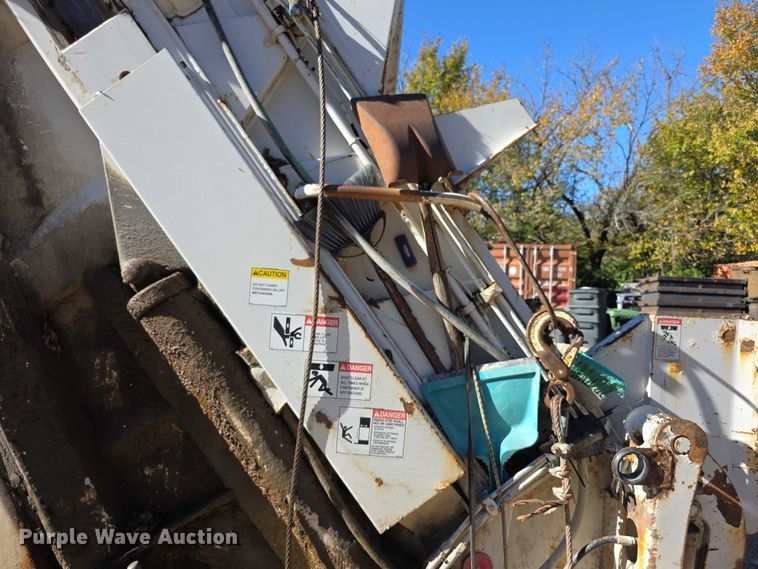 image for item FI0608 2015 Freightliner Business Class M2 refuse truck