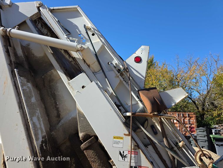 image for item FI0608 2015 Freightliner Business Class M2 refuse truck