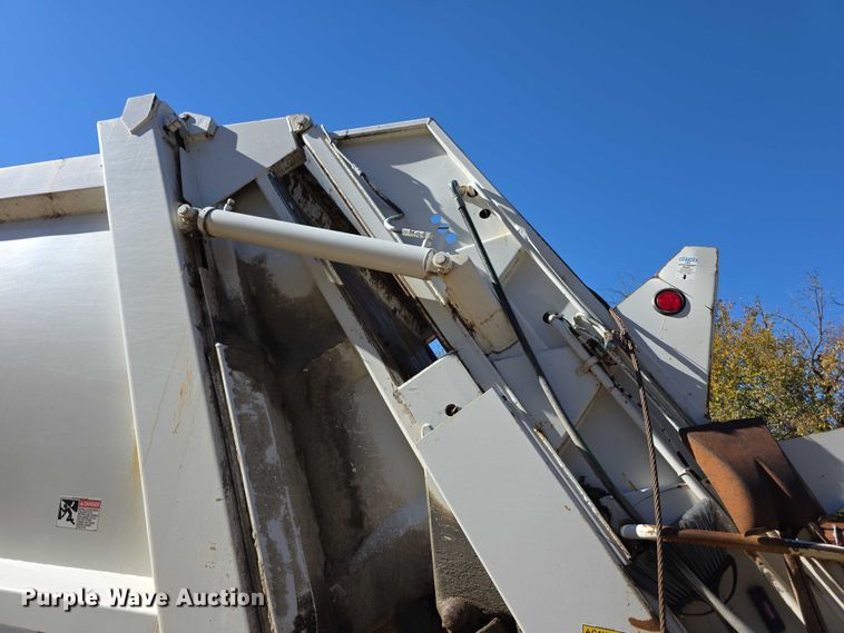 image for item FI0608 2015 Freightliner Business Class M2 refuse truck