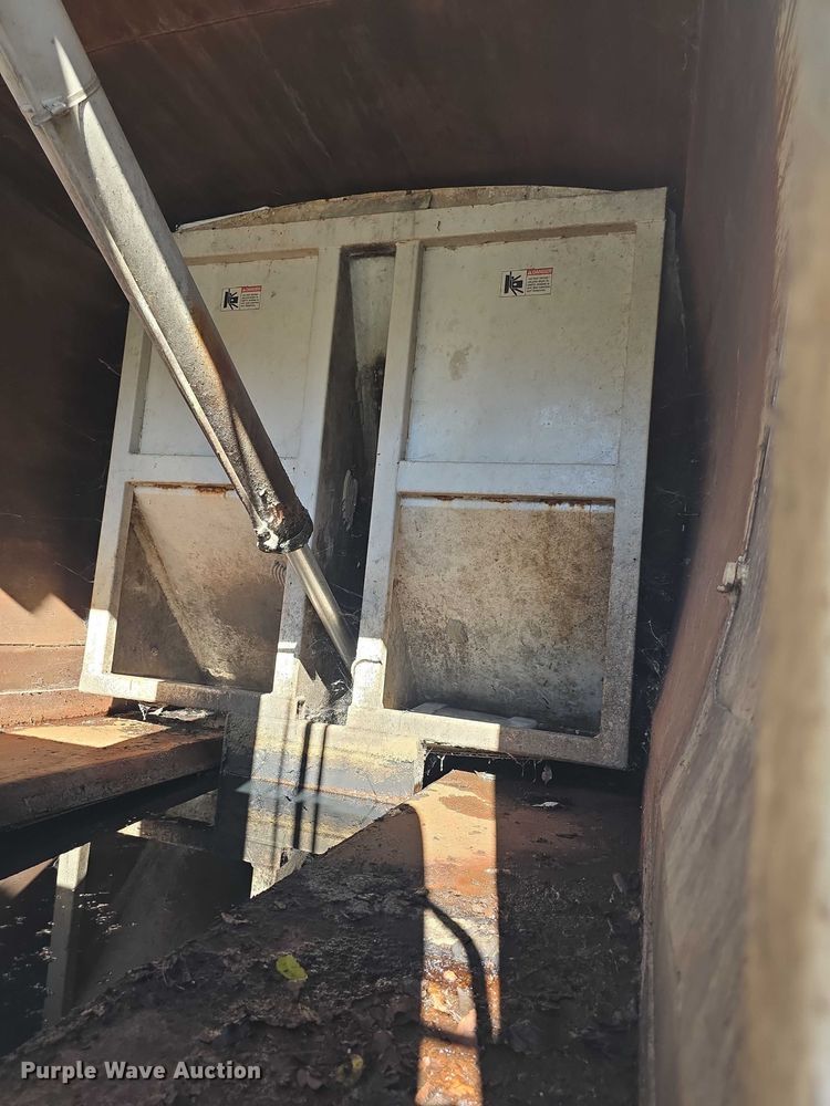 image for item FI0608 2015 Freightliner Business Class M2 refuse truck