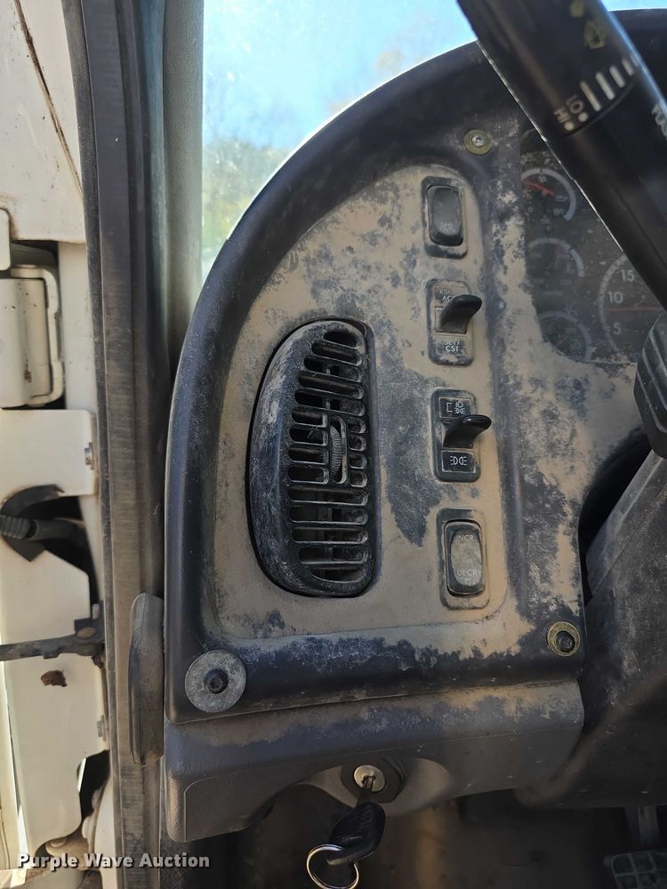 image for item FI0608 2015 Freightliner Business Class M2 refuse truck