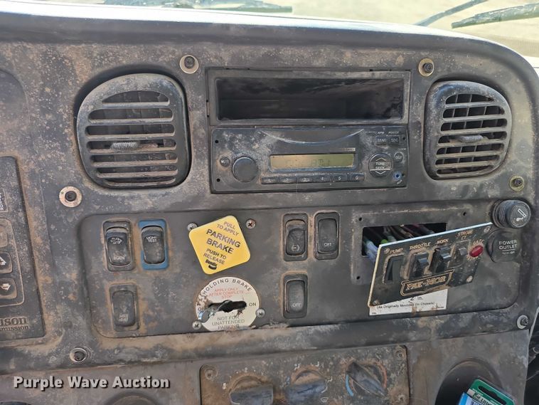 image for item FI0608 2015 Freightliner Business Class M2 refuse truck