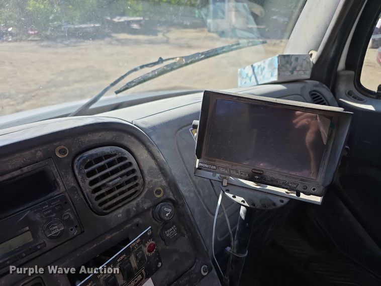 image for item FI0608 2015 Freightliner Business Class M2 refuse truck