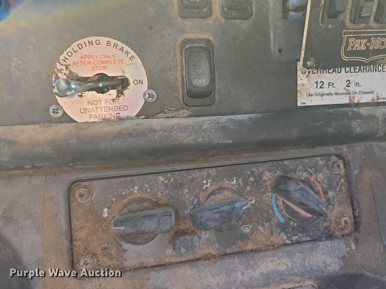 image for item FI0608 2015 Freightliner Business Class M2 refuse truck