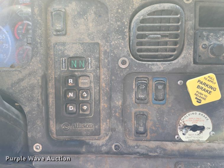 image for item FI0608 2015 Freightliner Business Class M2 refuse truck