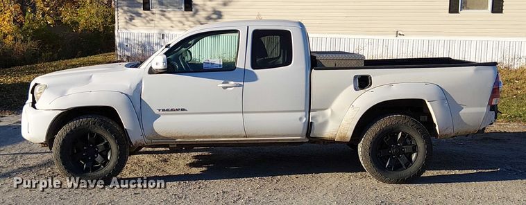 image for item FK0522 2014 Toyota Tacoma  Access Cab pickup truck