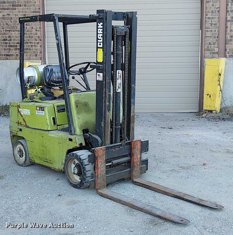 image for item FK0532 Clark C500-40 forklift