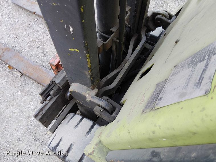 image for item FK0532 Clark C500-40 forklift