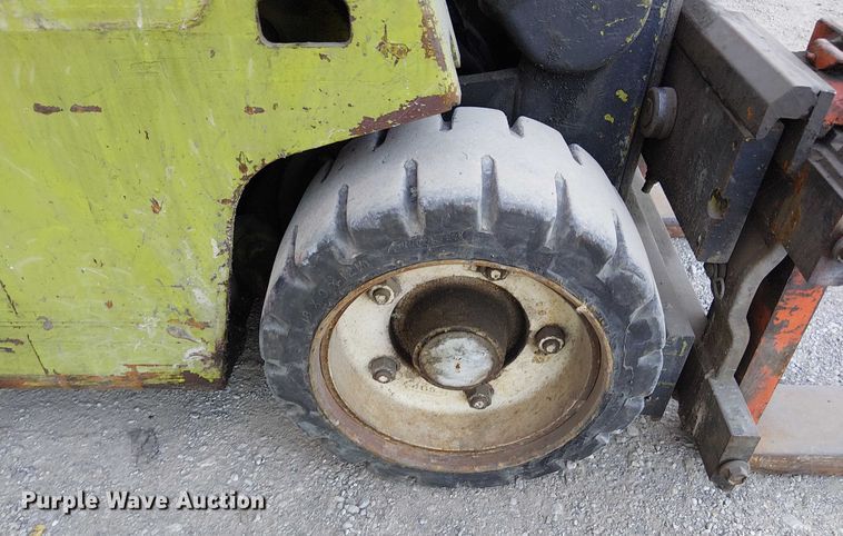 image for item FK0532 Clark C500-40 forklift