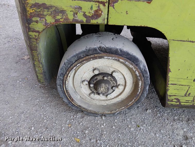 image for item FK0532 Clark C500-40 forklift