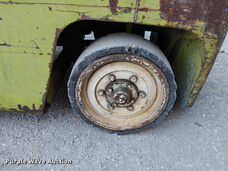 image for item FK0532 Clark C500-40 forklift