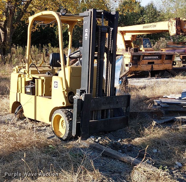 image for item FK0535 Caterpillar T100C forklift