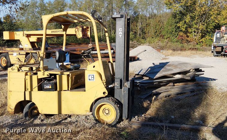 image for item FK0535 Caterpillar T100C forklift
