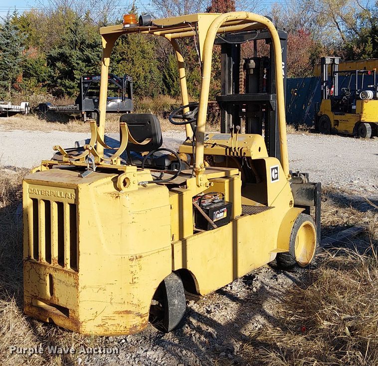 image for item FK0535 Caterpillar T100C forklift