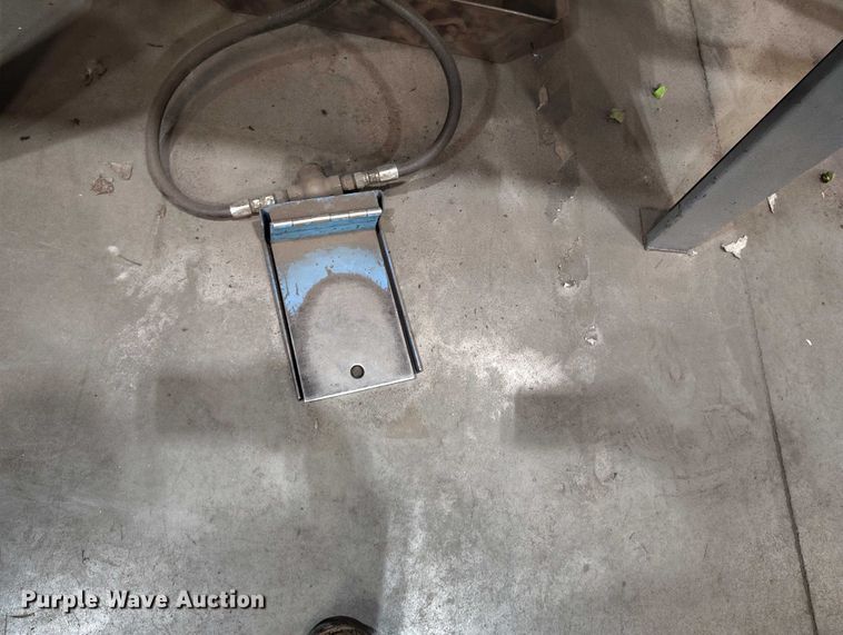 image for item IH9331 Universal Equipment sand blaster