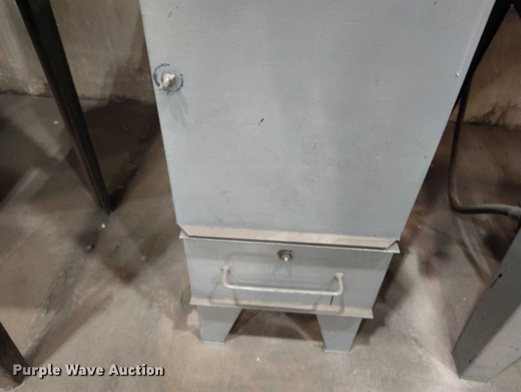 image for item IH9331 Universal Equipment sand blaster