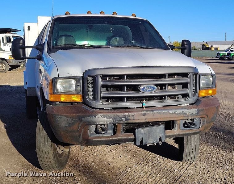 image for item IP9743 2000 Ford F450 Super Duty utility / service truck