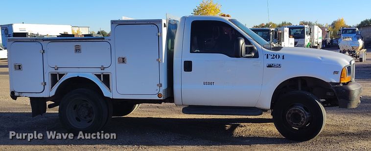 image for item IP9743 2000 Ford F450 Super Duty utility / service truck