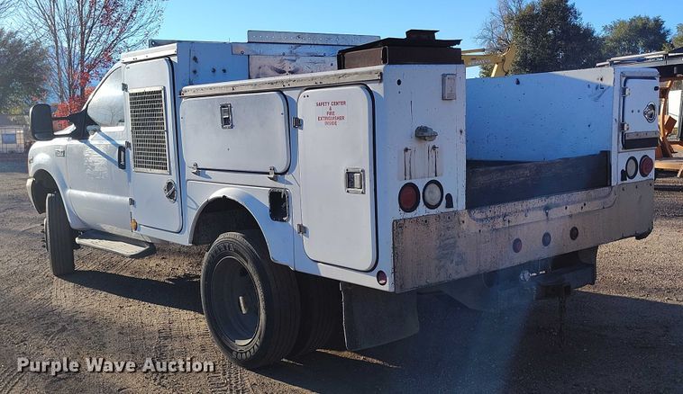 image for item IP9743 2000 Ford F450 Super Duty utility / service truck