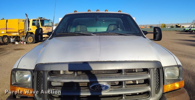 image for item IP9743 2000 Ford F450 Super Duty utility / service truck