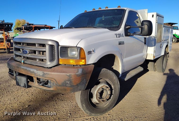 image for item IP9743 2000 Ford F450 Super Duty utility / service truck