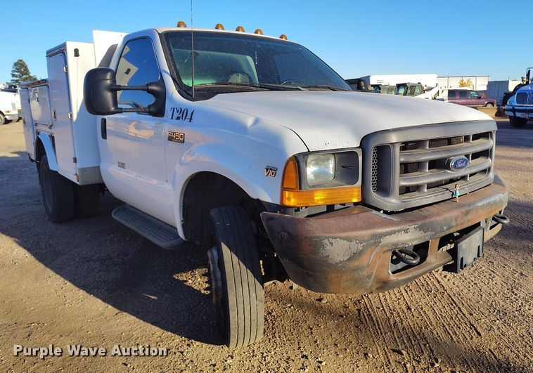 image for item IP9743 2000 Ford F450 Super Duty utility / service truck