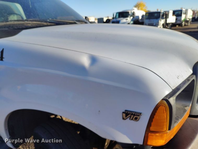 image for item IP9743 2000 Ford F450 Super Duty utility / service truck