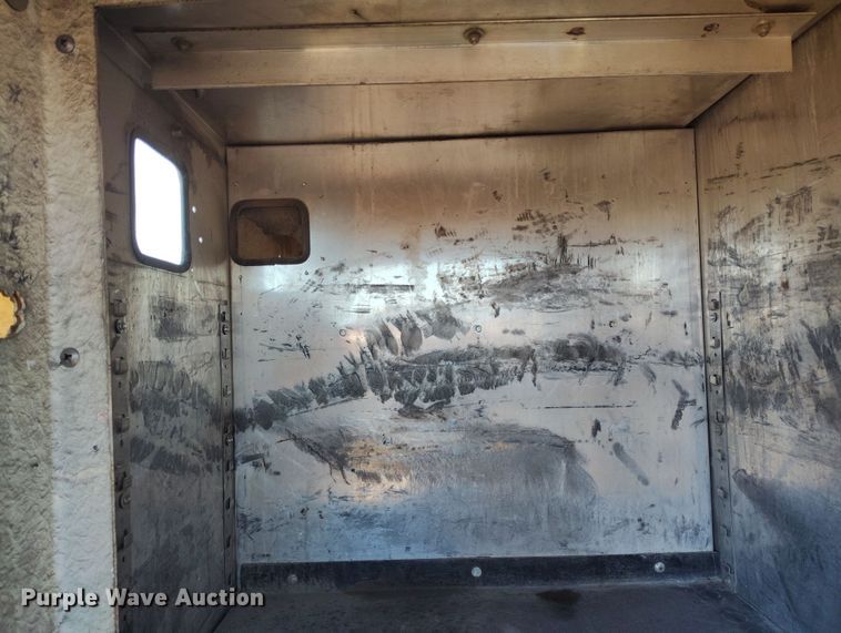 image for item IP9743 2000 Ford F450 Super Duty utility / service truck